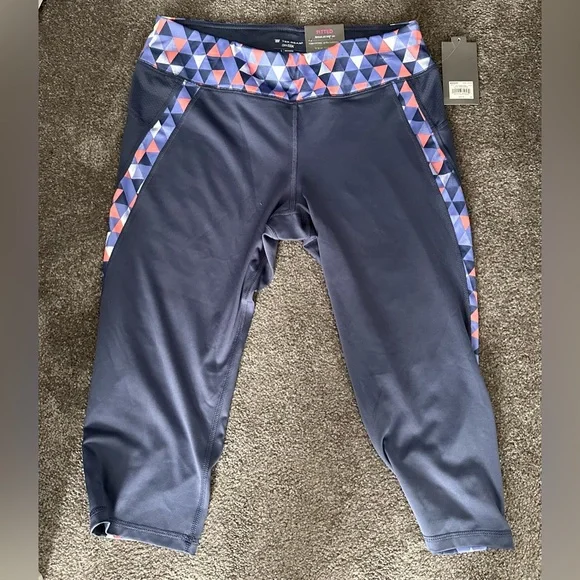 Tekgear workout set-fitted capri & tee size large - Picture 5 of 5